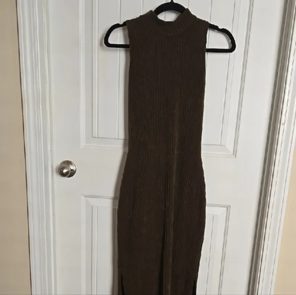 Lavish Alice Green Ribbed Midi Dress Mock Neck Sleeveless Styled Multiple Way - Picture 6 of 7